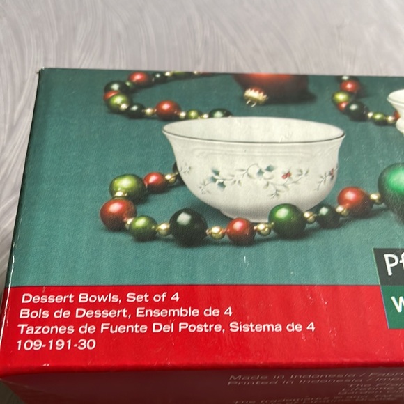 Pfaltzgraff Winterberry Dessert Bowls Set of 4 NIB - Picture 3 of 3